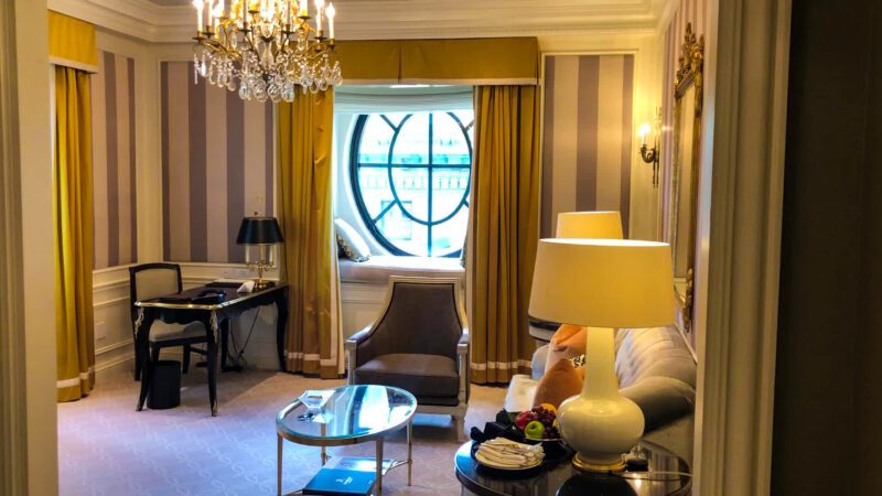 St-Regis-New-York-5th-Avenue-Suite-Living-Room-800x450