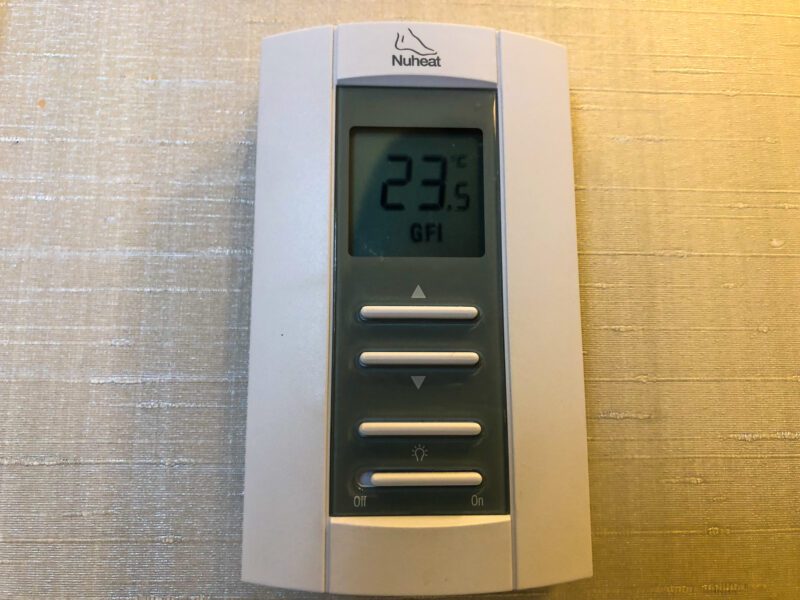 St-Regis-New-York-5th-Avenue-Suite-floor-heating-controls-800x600