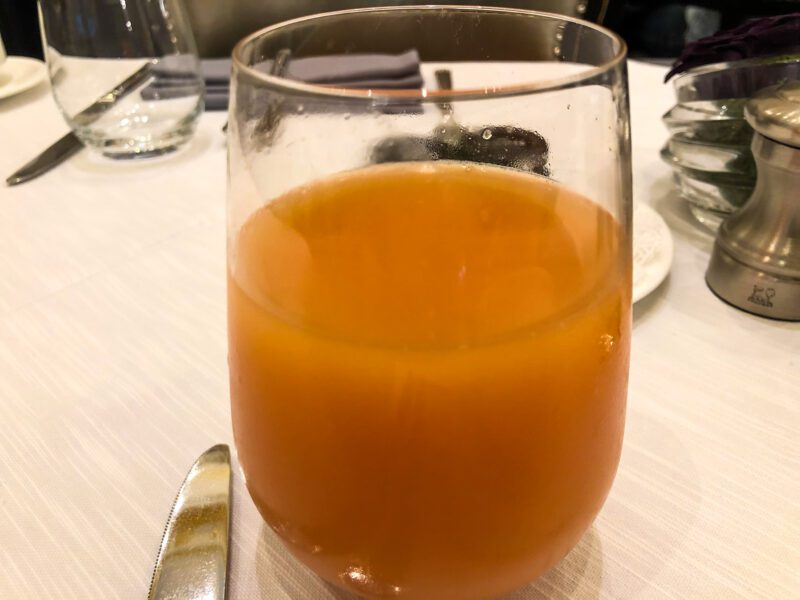 St-Regis-New-York-Astor-Court-grapefruit-juice-800x600