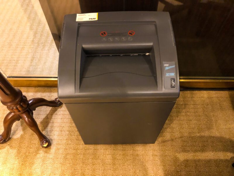 St-Regis-New-York-business-center-shredder-800x600