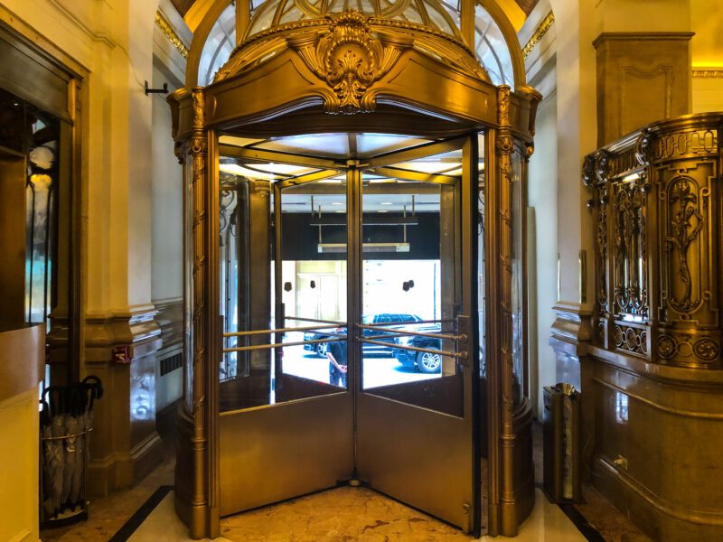 St.-Regis-New-York-Revolving-Doors-800x600