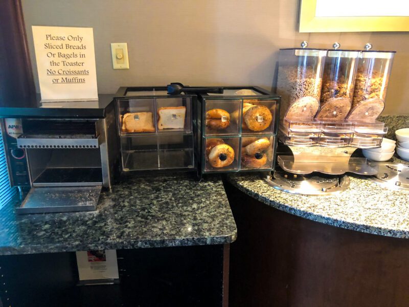 Hilton-New-York-Times-Square-bread-and-cereal-800x600