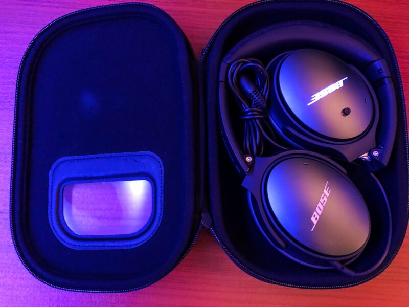 Japan-Airlines-first-class-Bose-noise-cancellation-headphones-800x600