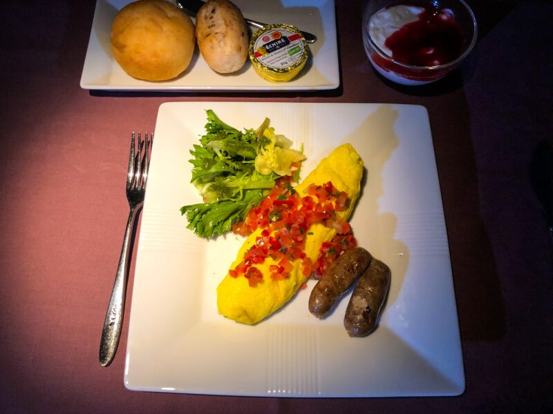 Japan-Airlines-first-class-Western-style-breakfast-800x600