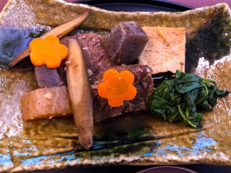 Japan-Airlines-first-class-braised-beef-short-ribs-800x600