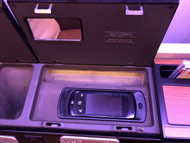 Japan-Airlines-first-class-in-flight-remote-800x600