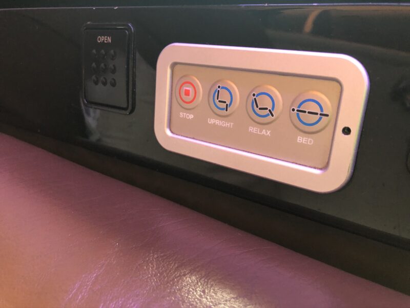 Japan-Airlines-first-class-seat-controls-800x600