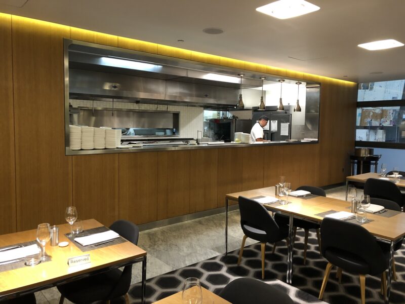 Qantas-first-class-lounge-LAX-dining-areas-and-open-kitchen-1-800x600