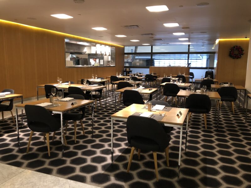 Qantas-first-class-lounge-LAX-dining-seating-areas-1-800x600