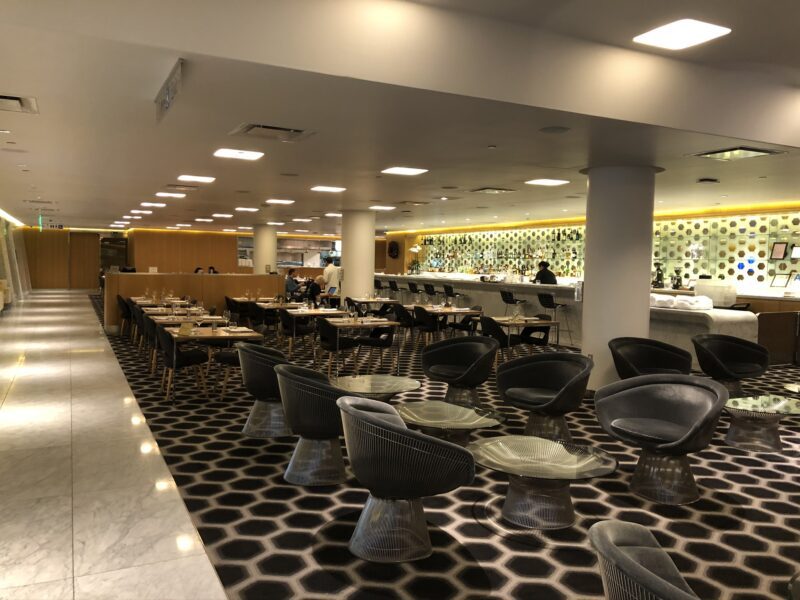 Qantas-first-class-lounge-LAX-seating-and-dining-areas-1-800x600