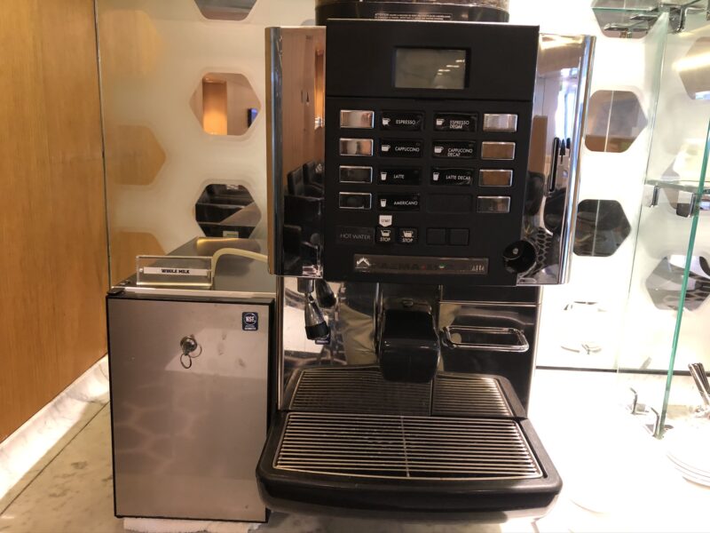 Qantas-first-class-lounge-LAX-self-service-espresso-machine-2-1-800x600