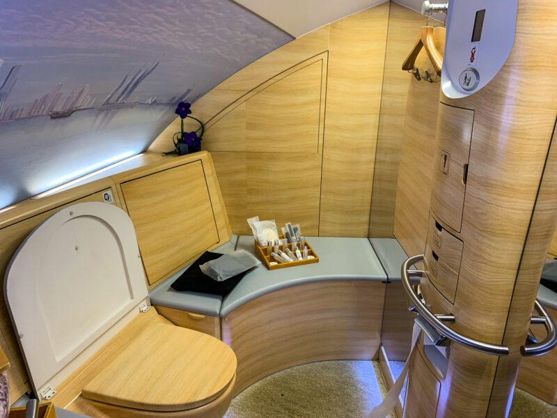 Emirates-A380-first-class-bathroom-800x600