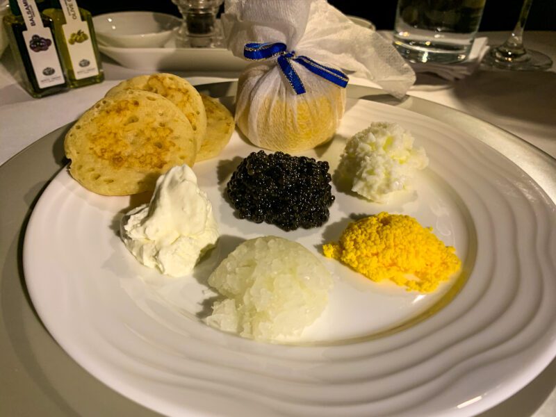 Emirates-A380-first-class-caviar-800x600