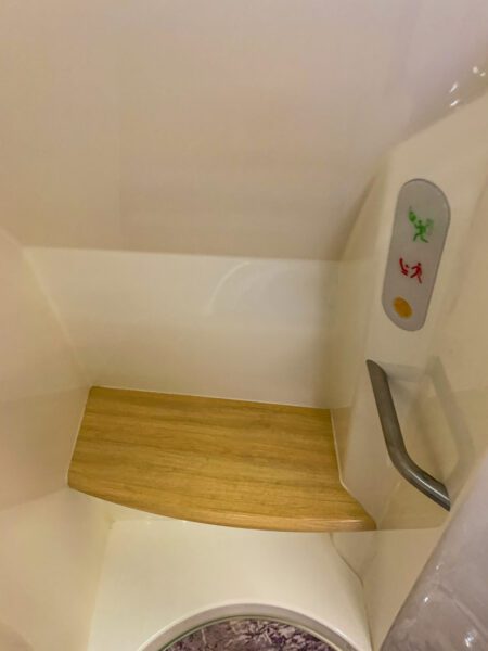 Emirates-A380-first-class-shower-bench-450x600