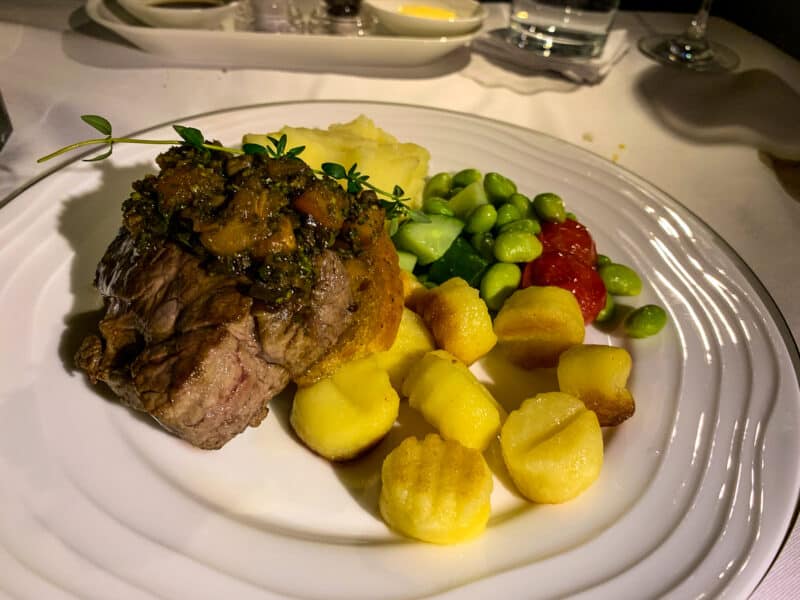 Emirates-A380-first-class-steak-800x600