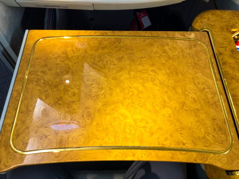 Emirates-A380-first-class-tray-table-800x600