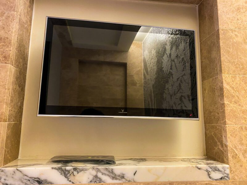 St.-Regis-Cairo-Astor-Room-bathtub-TV-800x600