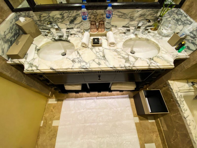 St.-Regis-Cairo-Astor-Room-double-vanities-800x600