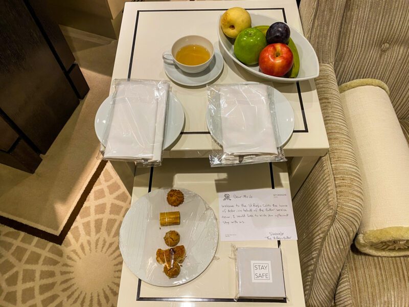 St.-Regis-Cairo-Astor-Room-welcome-gifts-800x600