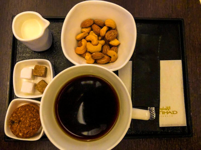 Etihad-787-9-business-class-coffee-and-nuts-800x600