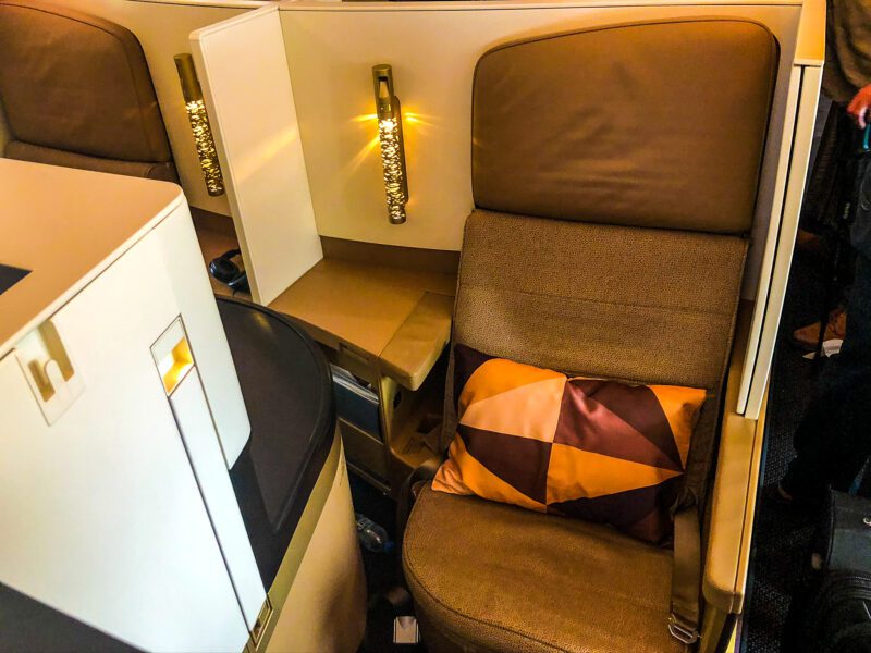 Etihad-787-9-business-class-seat-800x600