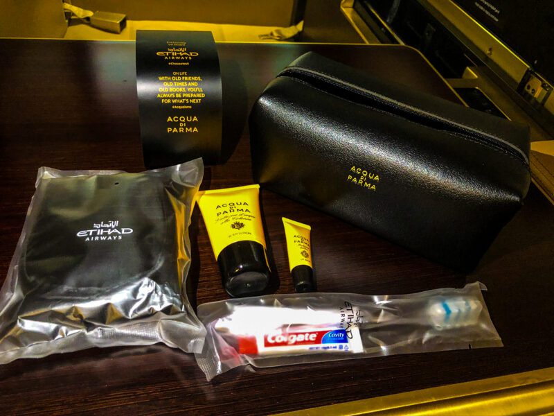 Etihad-first-class-amenity-kit-contents-800x600