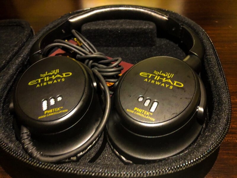 Etihad-first-class-headphones-800x600