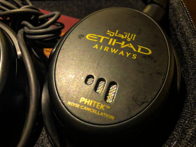 Etihad-first-class-headphones-close-up-800x600