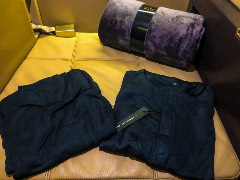 Etihad-first-class-pajamas-800x600