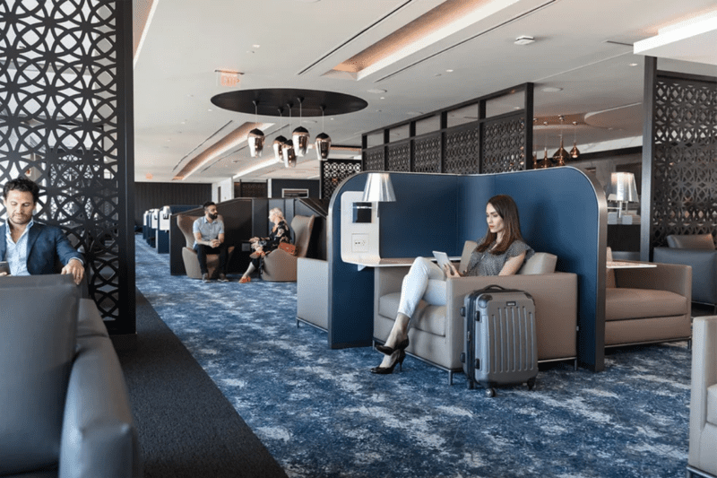 United-Polaris-Lounge-in-Newark-800x533