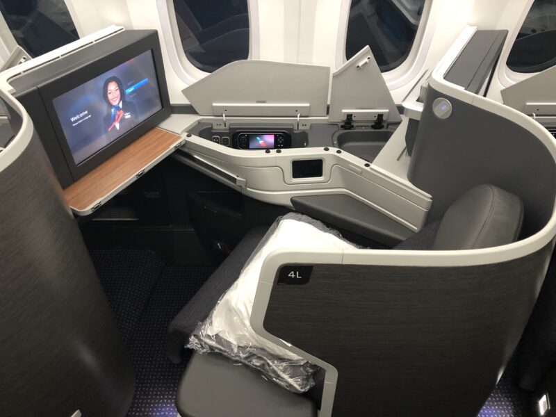 American-Airlines-787-9-Flagship-Business-Class-seat-4L-rear-view-1-800x600