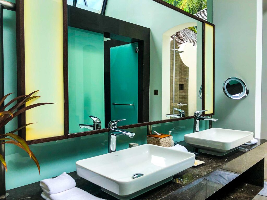 Conrad-Maldives-Deluxe-Beach-Villa-vanities