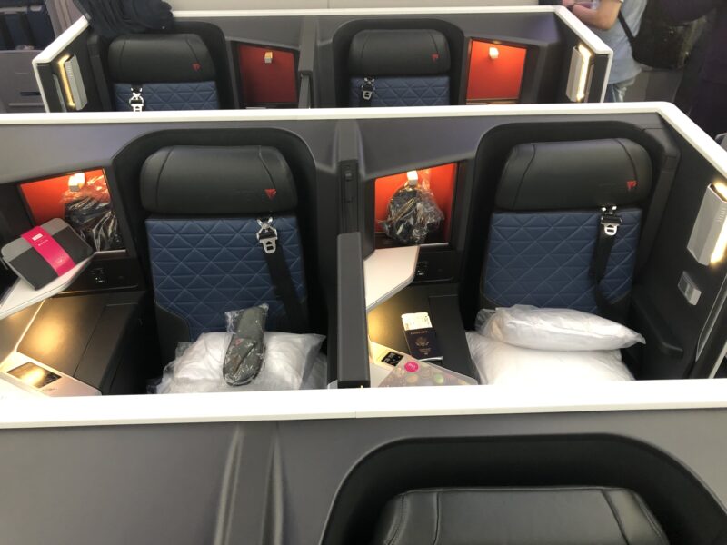 Delta-One-Suites-A350-900-seats-8B-and-8C-800x600