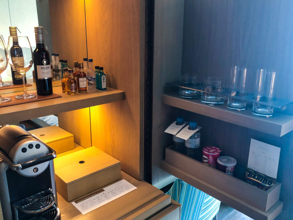 Park-Hyatt-Busan-king-bed-room-coffee-and-minibar-scaled