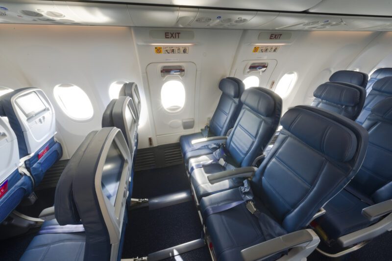 Delta-Air-Lines-economy-seat-800x534