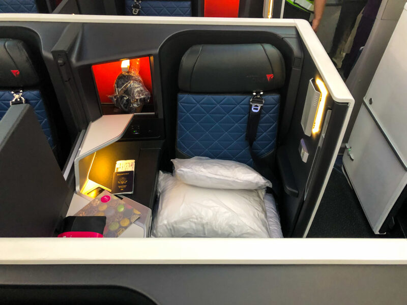 Delta-One-Suites-A350-900-seat-8B-800x600