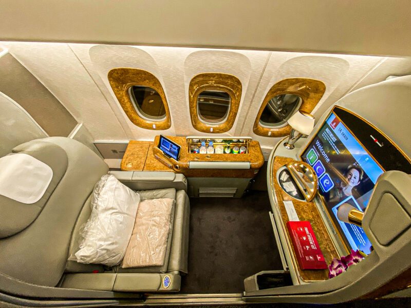 Emirates-777-first-class-window-seat-800x600