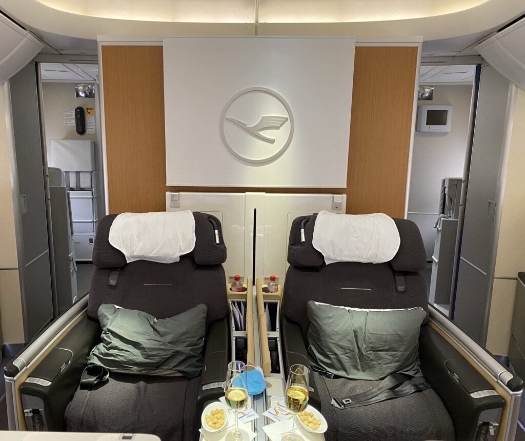 Lufthansa-747-8-first-class-middle-seats