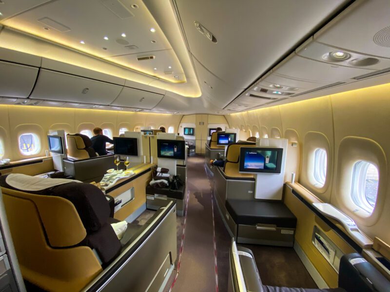 Lufthansa-747-8-first-class-rear-view-800x600