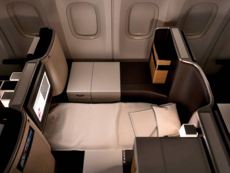 Swiss-Air-business-class-throne-seat-800x600