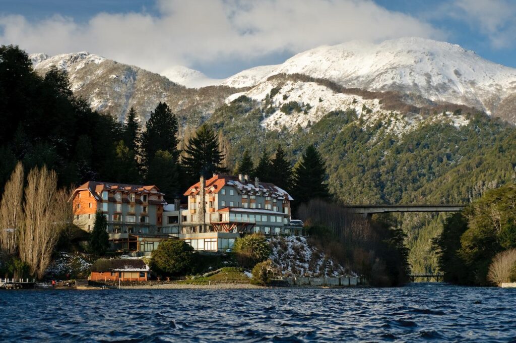 Correntoso-Lake-River-Hotel