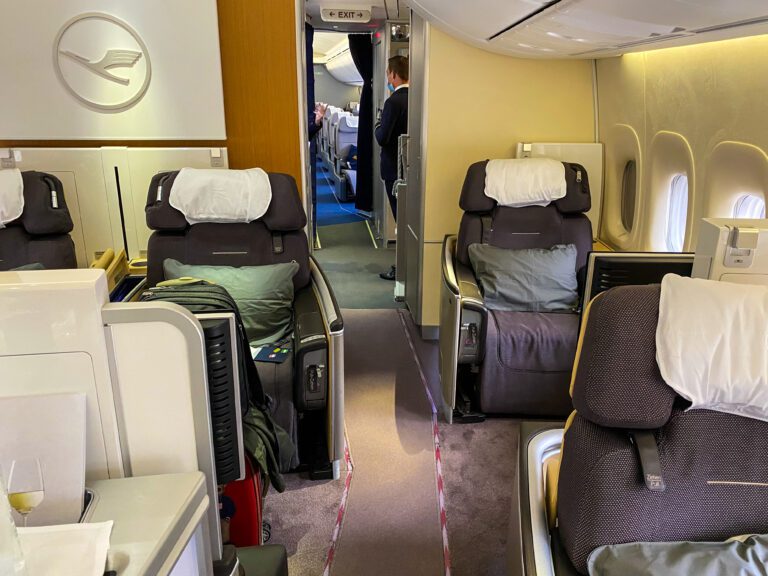 Lufthansa-first-class-aisle-seats-768x576