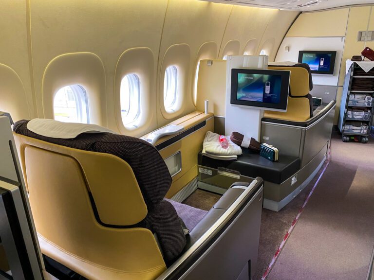 Lufthansa-first-class-rear-view-768x576