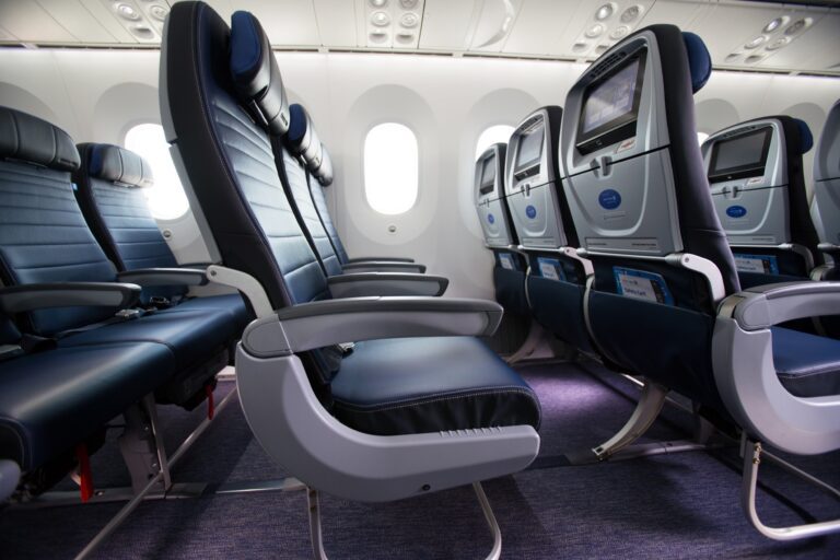 United-economy-class-768x512